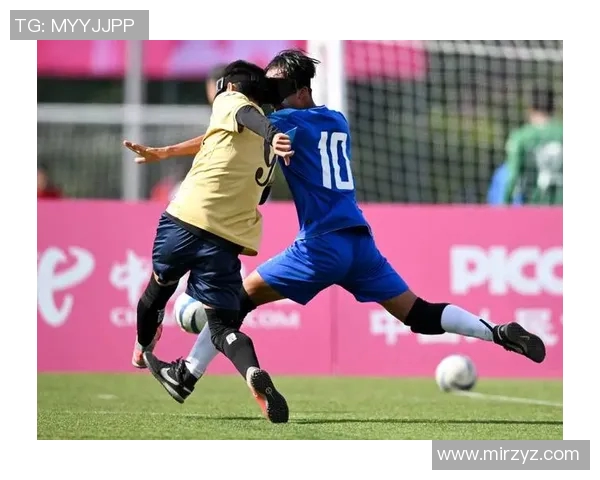 团队合作猜测足球明星身份的趣味游戏挑战